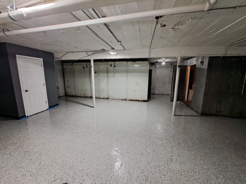 More Photos Of 5900 Miller Ave, Gary Restaurant For Sale