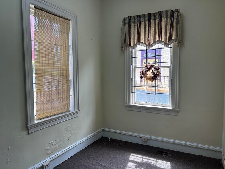 More Photos Of 53 E Lee St, Warrenton Storefront Retail Office For Sale