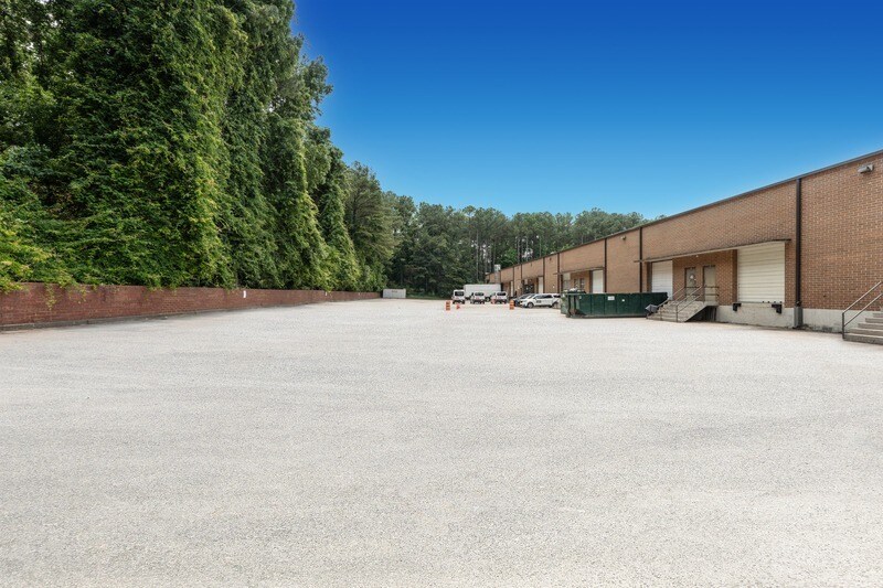 More Photos Of 2137 Flintstone Dr, Tucker Manufacturing For Lease