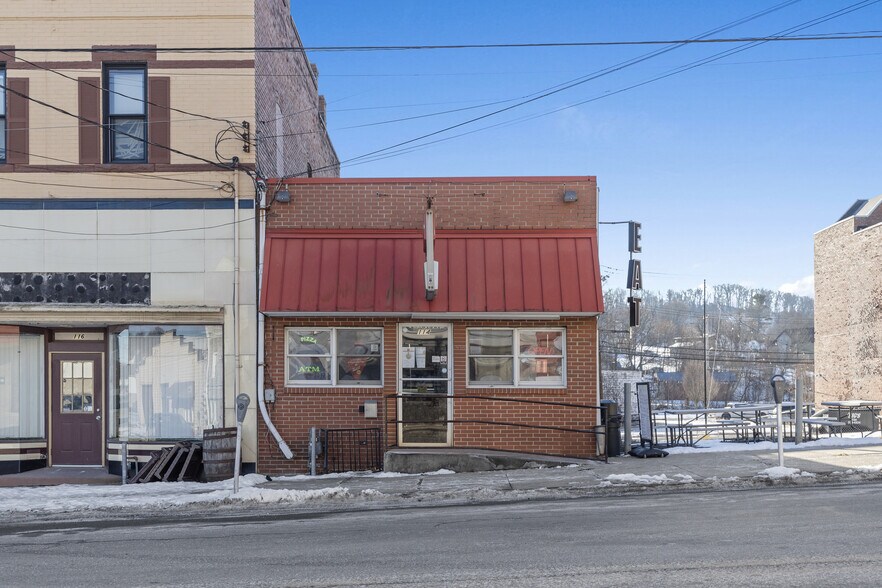 More Photos Of 114 E Lincoln Ave, Mc Donald Storefront For Lease