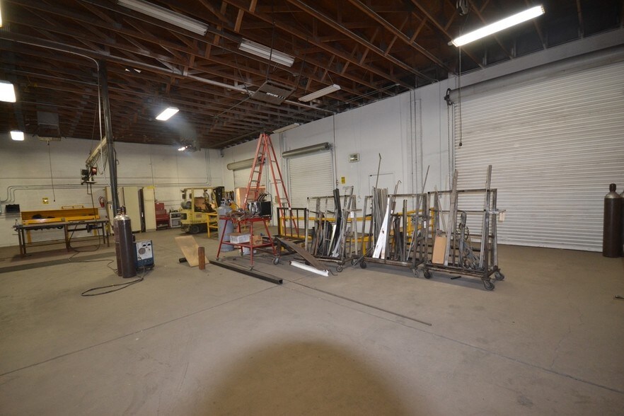 More Photos Of 7741 N 68th Ave, Glendale Service For Sale