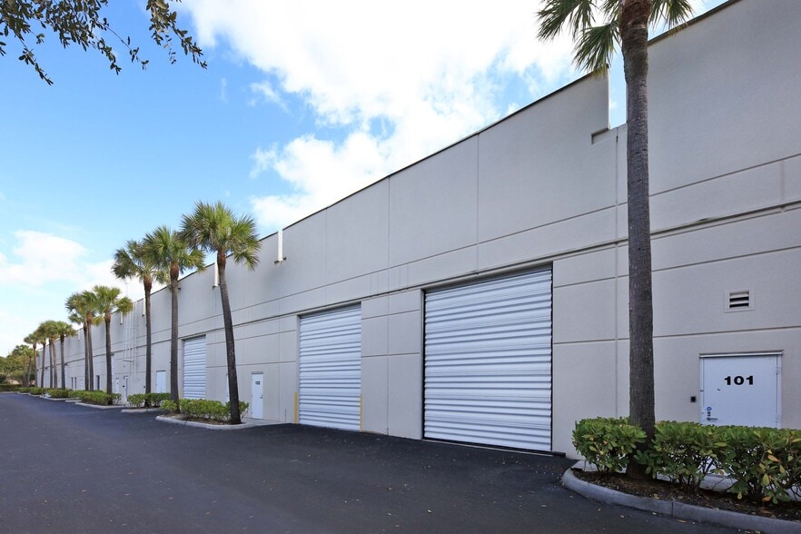 More Photos Of 6535 Nova Dr, Davie Unknown For Lease