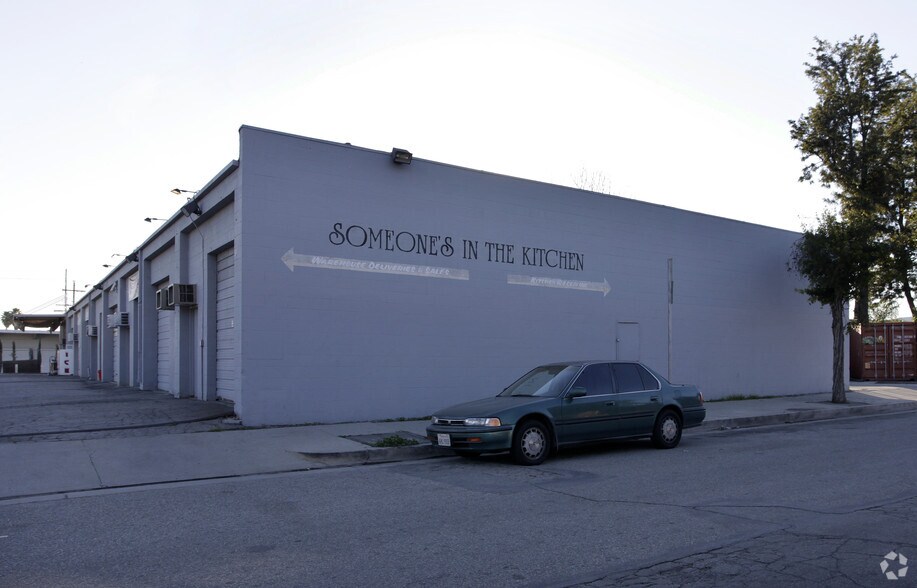 Primary Photo Of 5979 Reseda Blvd, Tarzana Warehouse For Lease