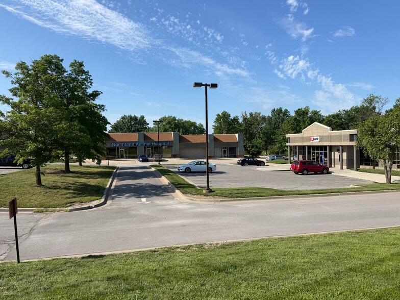 More Photos Of 8351-8357 NW Barrybrooke Dr, Kansas City Freestanding For Sale