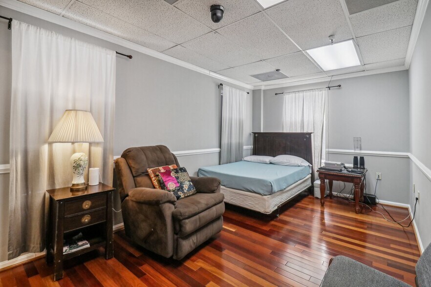 More Photos Of 2235 Cedar Ln, Vienna Office For Sale