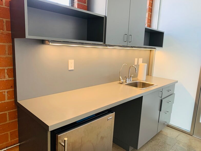 More Photos Of 2754 S La Cienega Blvd, Los Angeles Warehouse For Lease