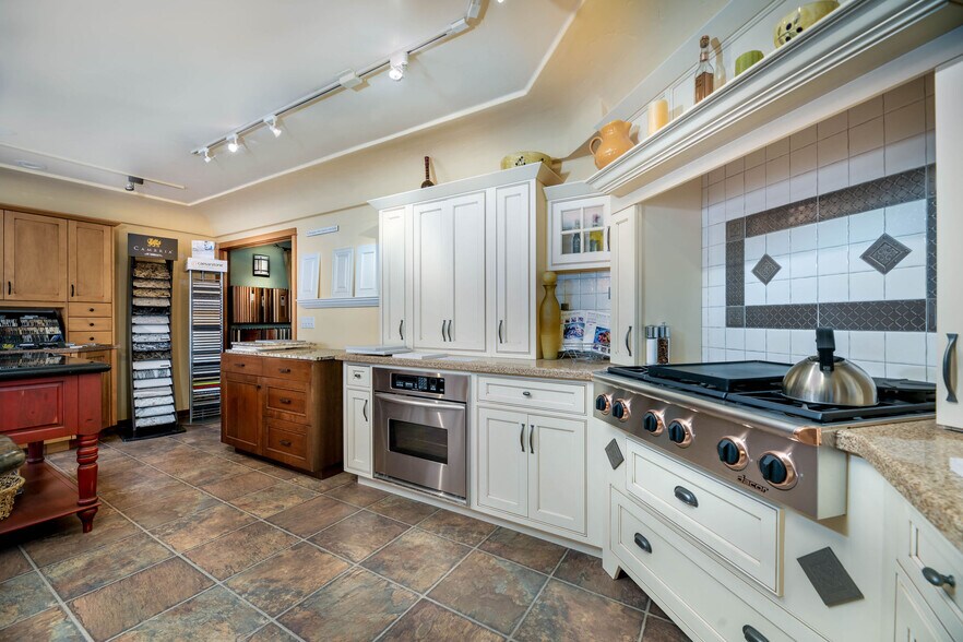 More Photos Of 1072 E Main St, Grass Valley Office For Sale