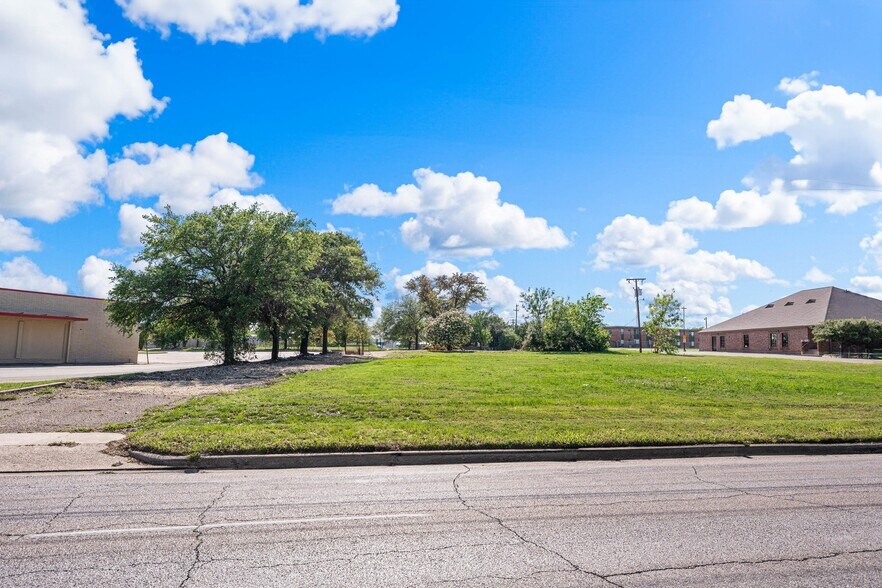 More Photos Of 720 N New Rd, Waco Land For Sale