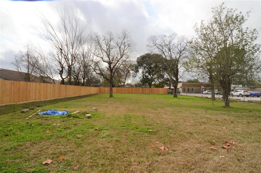 More Photos Of 4909 W Pasadena Blvd, Deer Park Office For Sale