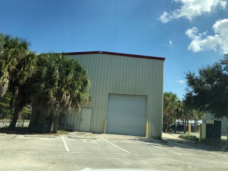 More Photos Of 14129 Beach Blvd, Jacksonville Coworking Space