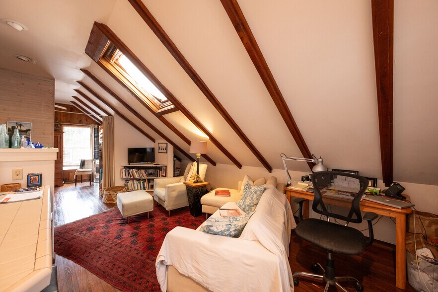 More Photos Of 830 Fleming St, Key West General Retail For Lease