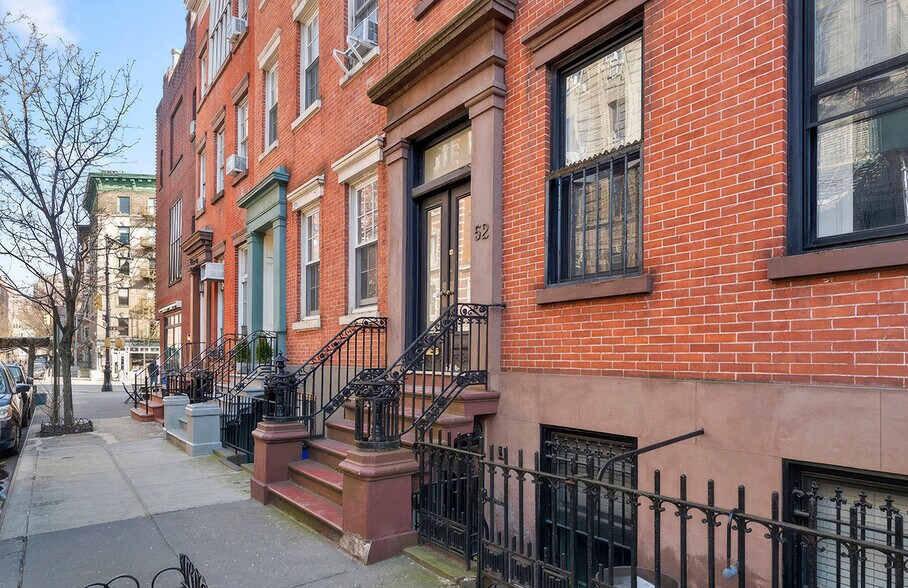 More Photos Of 52 Charles St, New York Apartments For Sale