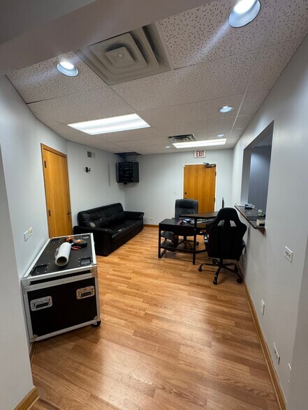 More Photos Of 472 N McLean Blvd, Elgin Medical For Sale