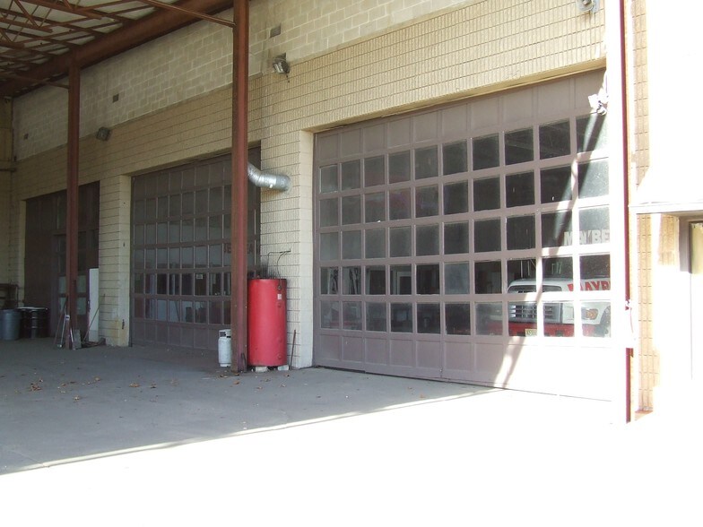 More Photos Of 876 N Lenola Rd, Moorestown Warehouse For Lease