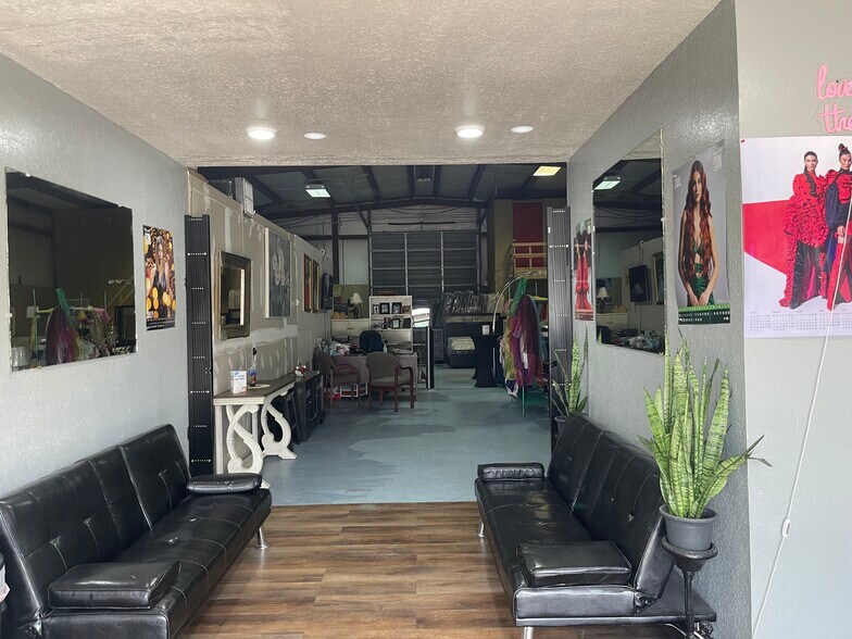 More Photos Of 461 W Gulf Bank Rd, Houston General Retail For Lease