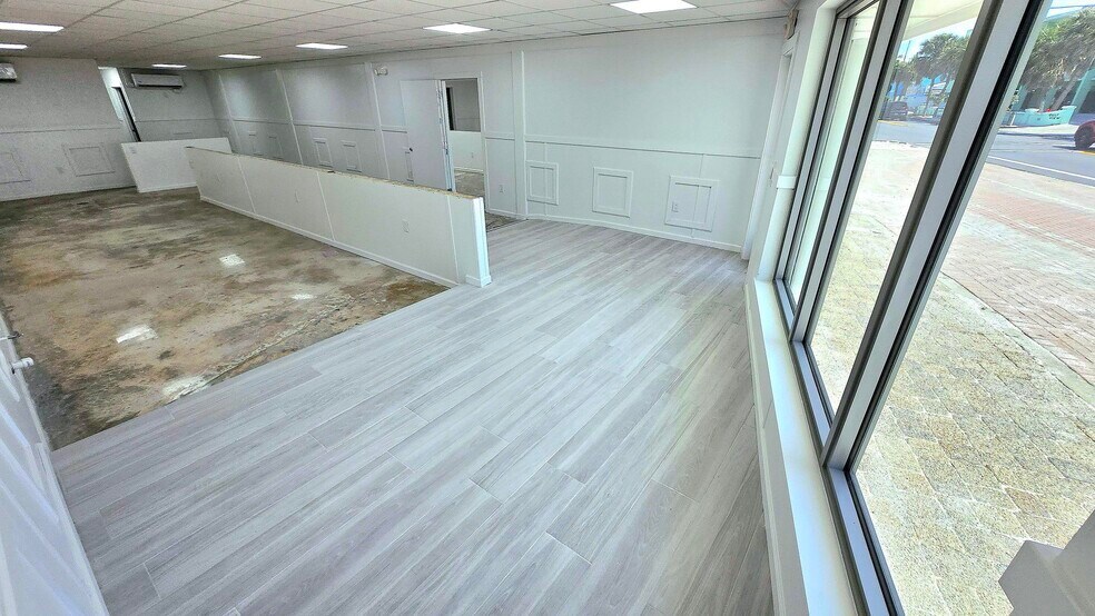 More Photos Of 103 Gulf Dr N, Bradenton Beach General Retail For Lease