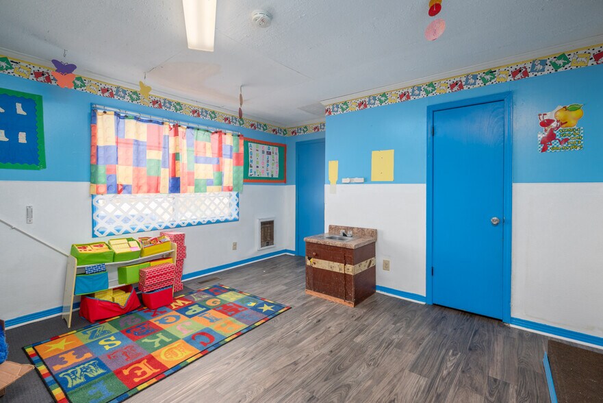 More Photos Of 128 Old West Point Rd, Starkville Daycare Center For Sale
