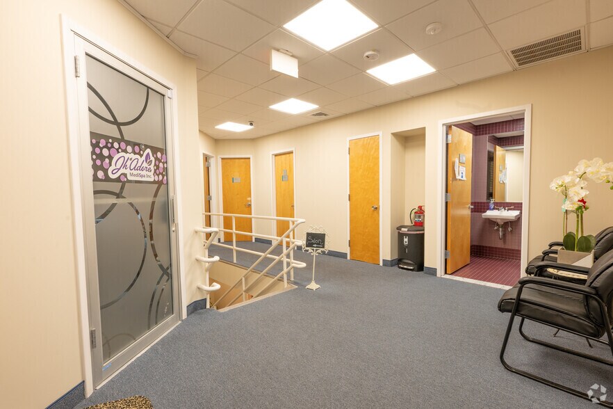 More Photos Of 160 Howells Rd, Bay Shore Office For Lease