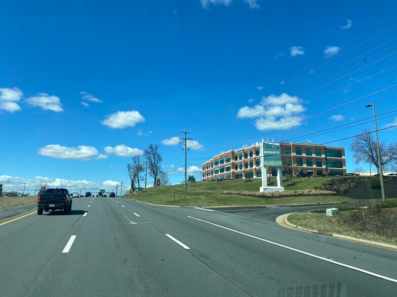 More Photos Of 21335 Signal Hill Plaza, Sterling Office For Lease