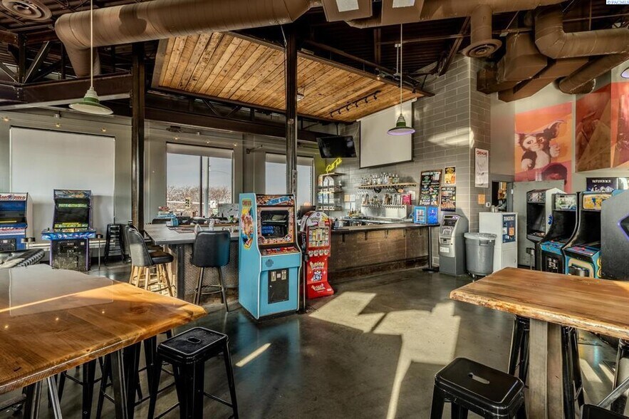 More Photos Of 1022 N Columbia Center Blvd, Kennewick Restaurant For Lease