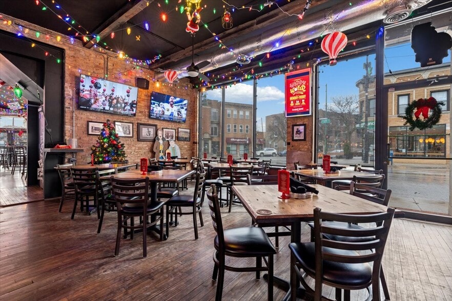 More Photos Of 3801-3809 N Clark St, Chicago Restaurant For Sale