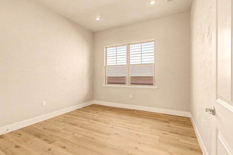 More Photos Of 13598 W Newberry Rd, Newberry Office For Lease
