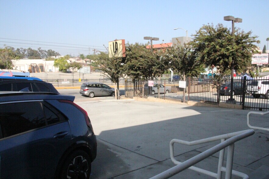 More Photos Of 4620-4620 1/2 E 3rd St, Los Angeles Storefront Retail Office For Sale