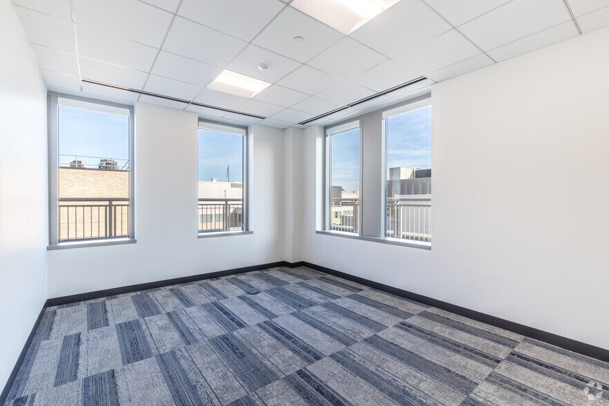 More Photos Of 950 F St NW, Washington Office For Lease