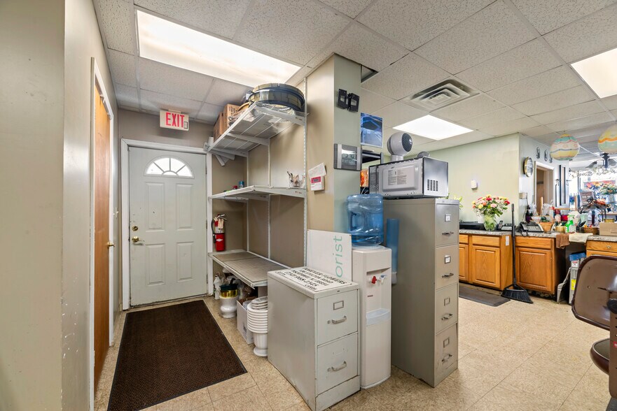 More Photos Of 136 Stelton Rd, Piscataway General Retail For Sale