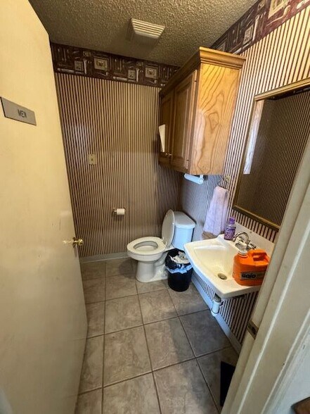 More Photos Of 7931 19th St, Lubbock Warehouse For Sale