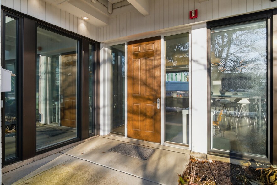 More Photos Of 836 Skokie Blvd, Northbrook Office For Sale