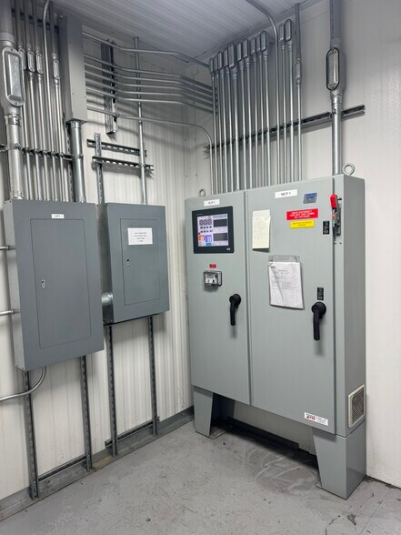 More Photos Of 220 W Ewing Ave, South Bend Refrigeration Cold Storage For Lease