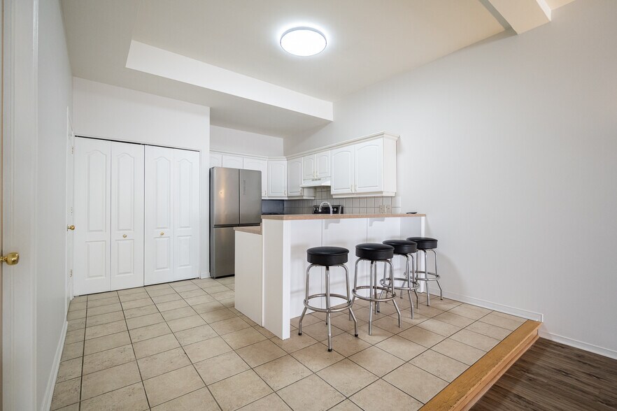 More Photos Of 6982-6984 Saint-Hubert Rue, Montréal Storefront Retail Residential For Sale