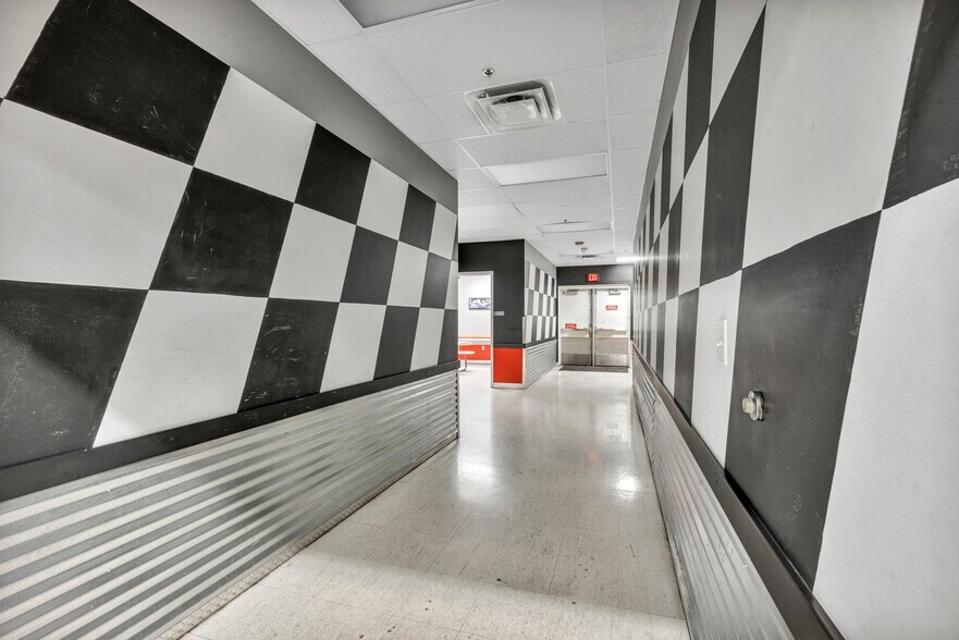 More Photos Of 6895 Sierra Center Pky, Reno Department Store For Lease