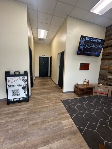 More Photos Of 675 Middle Tennessee Blvd, Murfreesboro Showroom For Lease