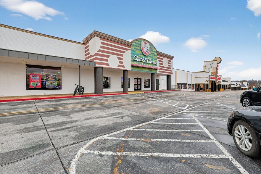 More Photos Of 1200 S Waldron Rd, Fort Smith General Retail For Sale