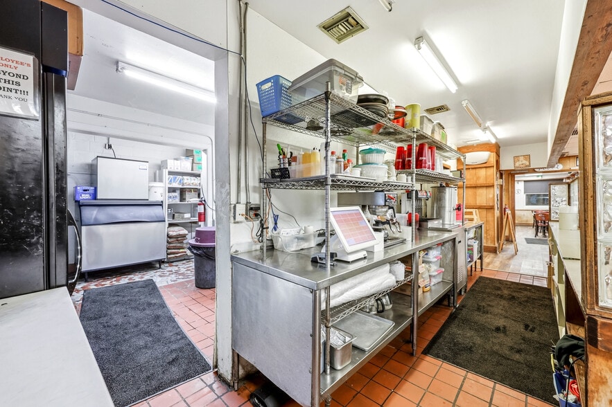 More Photos Of 6745 SE US Hwy 301, Hawthorne Freestanding For Sale