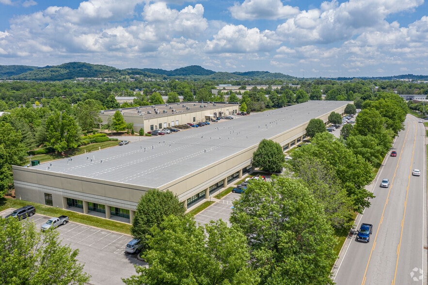 More Photos Of 305 Seaboard Ln, Franklin Warehouse For Lease