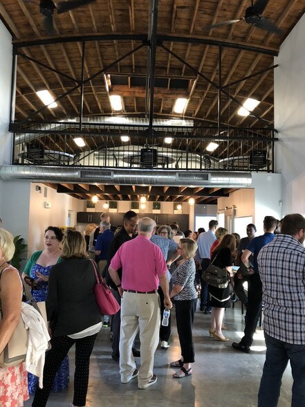 More Photos Of 31 W 31st St, Kansas City Office For Sale