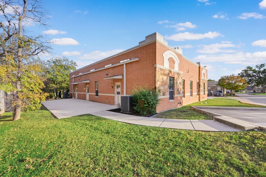 More Photos Of 131 Quest Ct, Keller Office For Lease