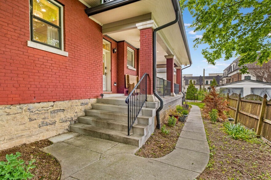 More Photos Of 1308 6th Ave N, Nashville Office Residential For Sale