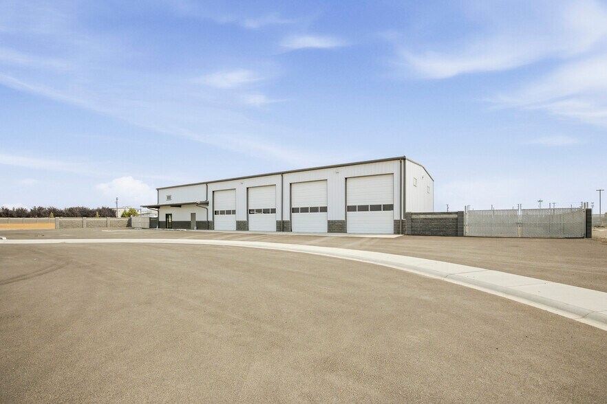 Primary Photo Of 1342 E Saint Helens St, Pasco Light Distribution For Lease