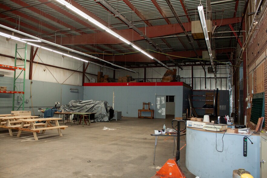 More Photos Of 10 Bartlett St, Allenstown Light Manufacturing For Lease