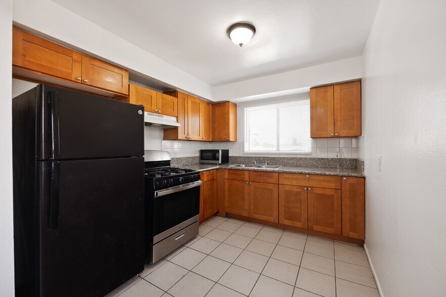 More Photos Of 8925 Broadway, Los Angeles Apartments For Sale