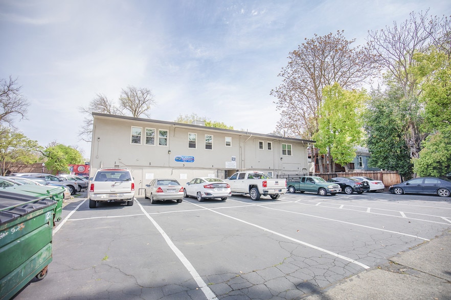 More Photos Of 2220 J St, Sacramento Freestanding For Lease