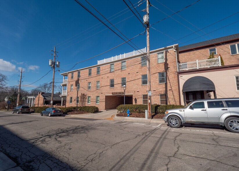 More Photos Of 649 High St, Worthington Storefront Retail Office For Sale