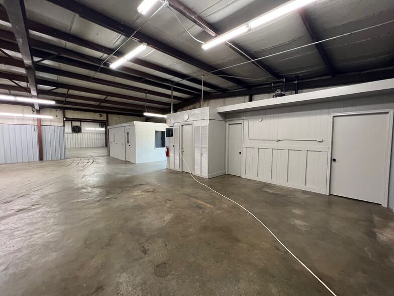 More Photos Of 585 Old Georgia Rd, Moore Warehouse For Lease