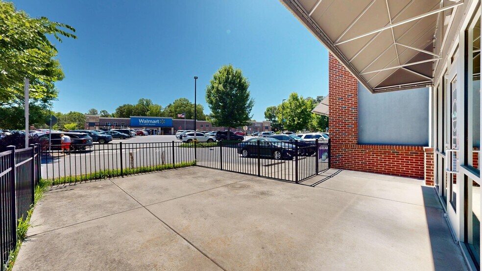 More Photos Of 400 Dobys Bridge Rd, Fort Mill Storefront Retail Office For Lease