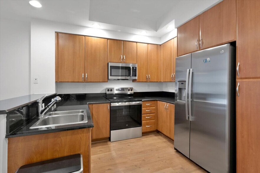 More Photos Of 801 S Olive Ave, West Palm Beach Apartments For Lease