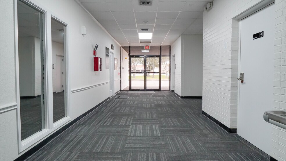More Photos Of 8700 9th Ave, Port Arthur Office Residential For Lease